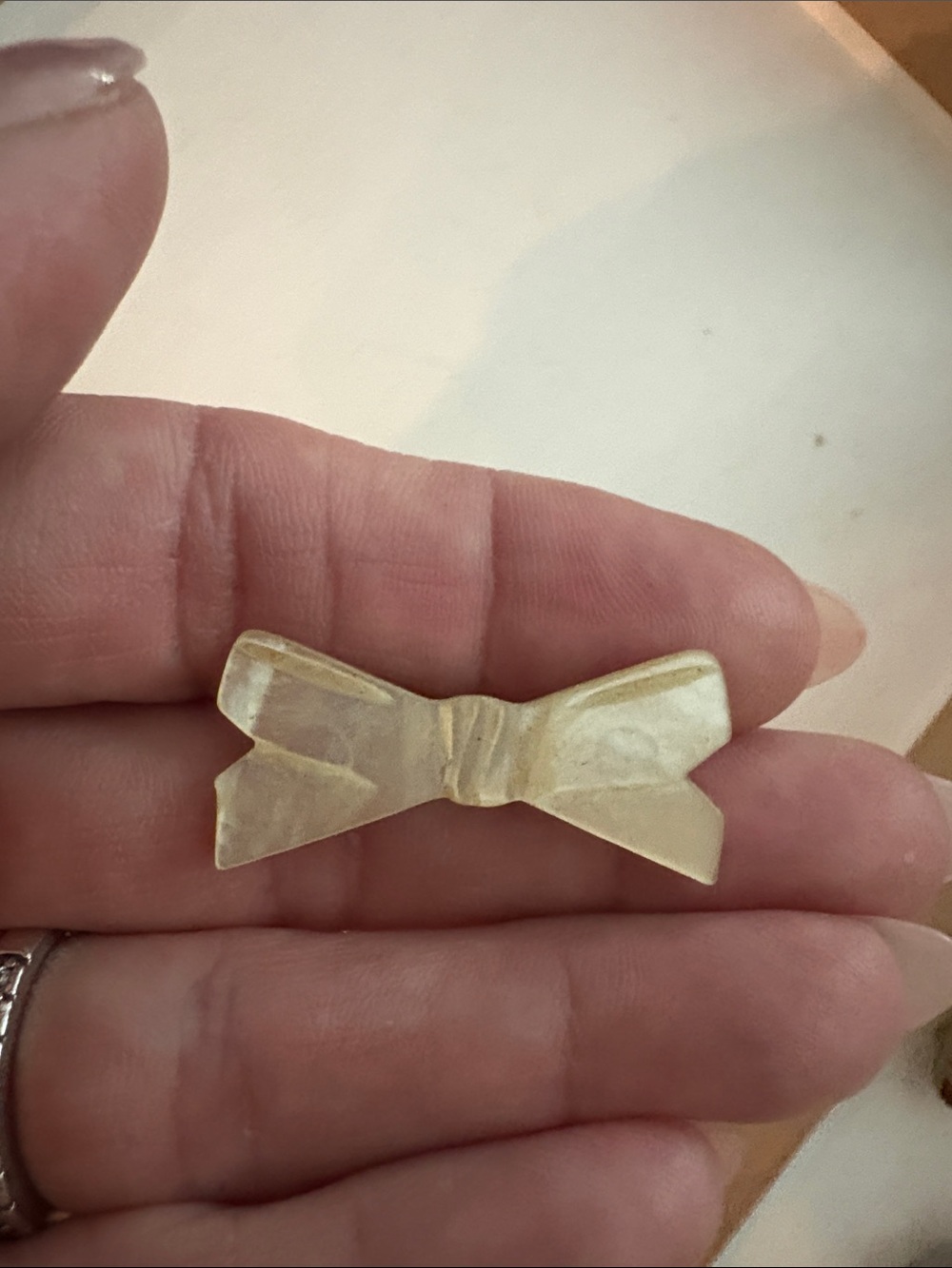 Vintage Cream Mother of Pearl brooch